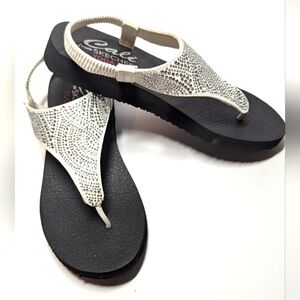 Sketchers Yoga Foam Sandals Women's Sz 7 White Very Sparkly Stretchy Around Ank